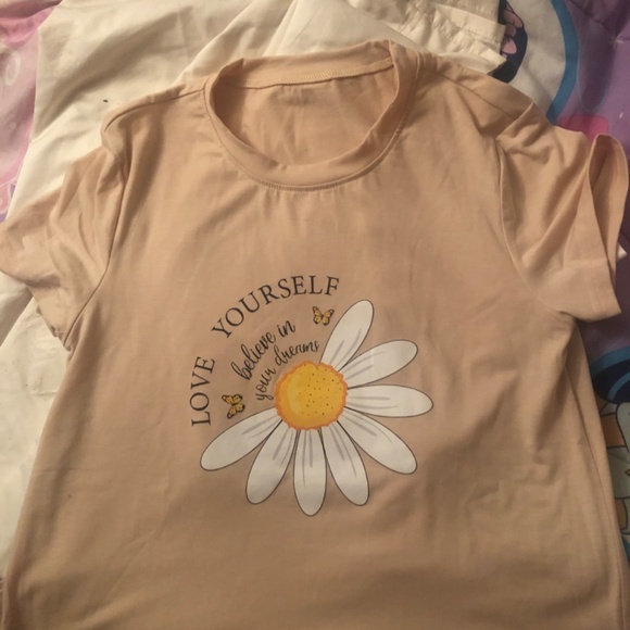 Size Medium tshirt -Love Yourself, Believe in your Dreams - Picture 2 of 2